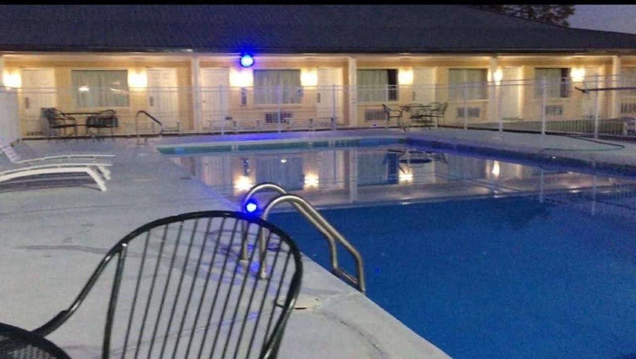 Stay Express Inn & Suites Demopolis Екстериор снимка