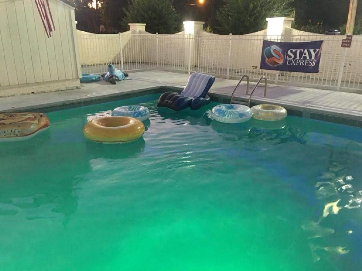 Stay Express Inn & Suites Demopolis Екстериор снимка