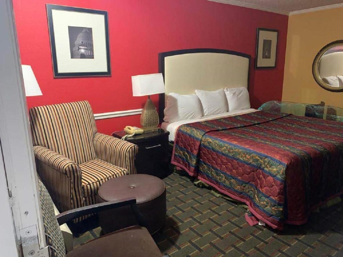 Stay Express Inn & Suites Demopolis Екстериор снимка